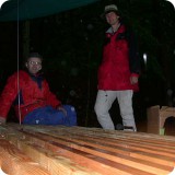 Christoph Flück und Anton Rittiner arbeiten an ihrem Floss-Projekt